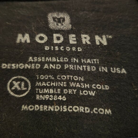 Stranger Things Men’s XL Mike Lucas Dustin Eleven Will Upside Down Graphic Tee - Picture 4 of 5